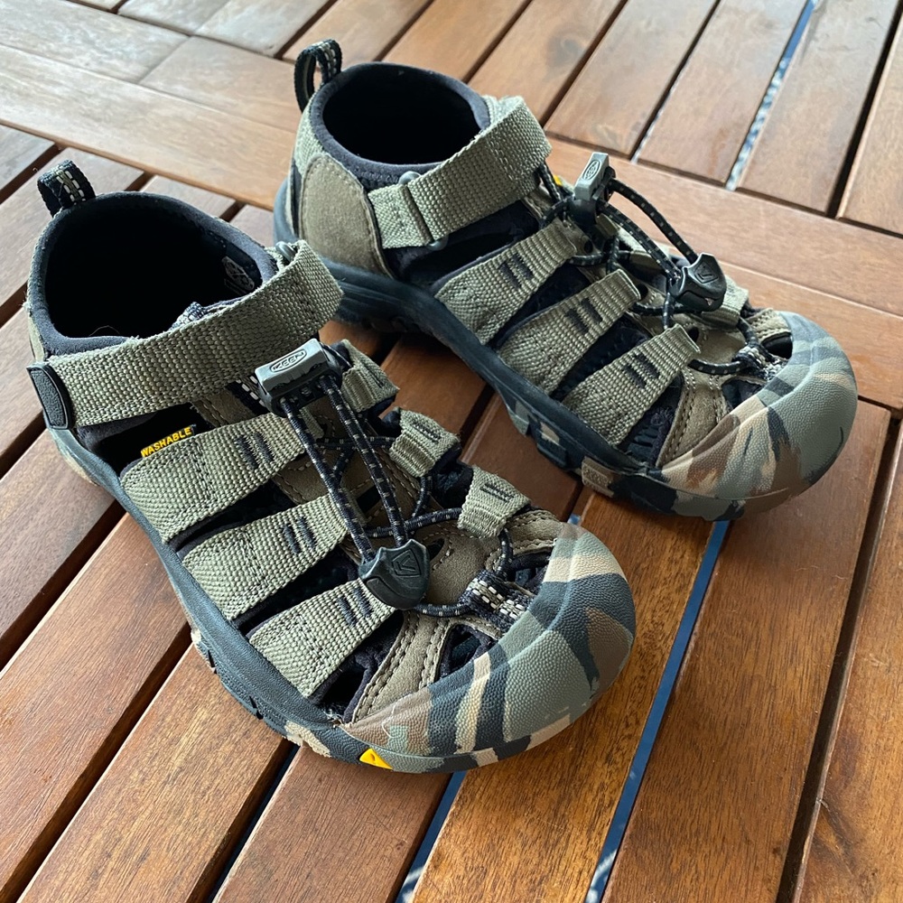 Keen- Boys Water/hiking shoe, size 1